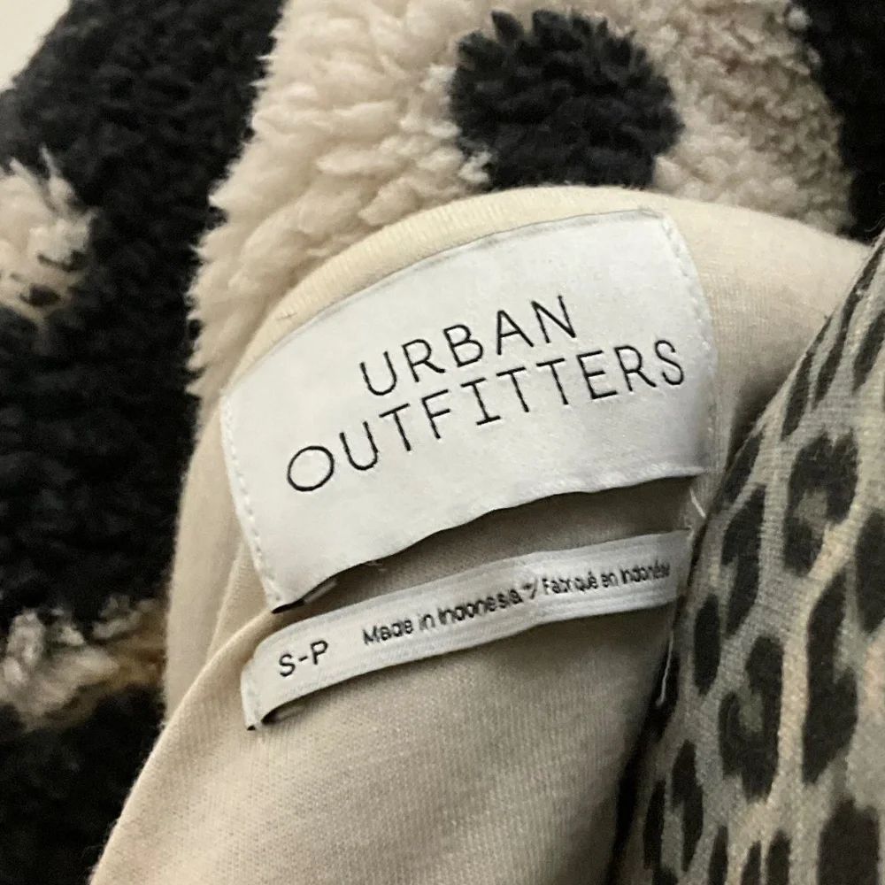 Urban Outfitters Olivia Print Sherpa Jacket Yin Yang Fleece Black Ivory S - Picture 7 of 7